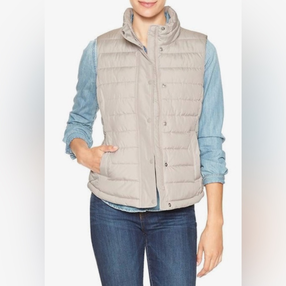 GAP Light Gray Puffer Vest for Women M